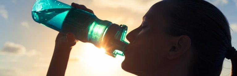 Dehydration: Warum ein Wassermangel Dich schwach und hungrig macht (und wie Du ihn vermeidest)